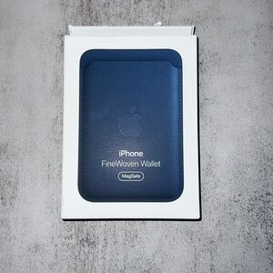 Apple iPhone FineWoven Wallet with MagSafe - Pacific Blue